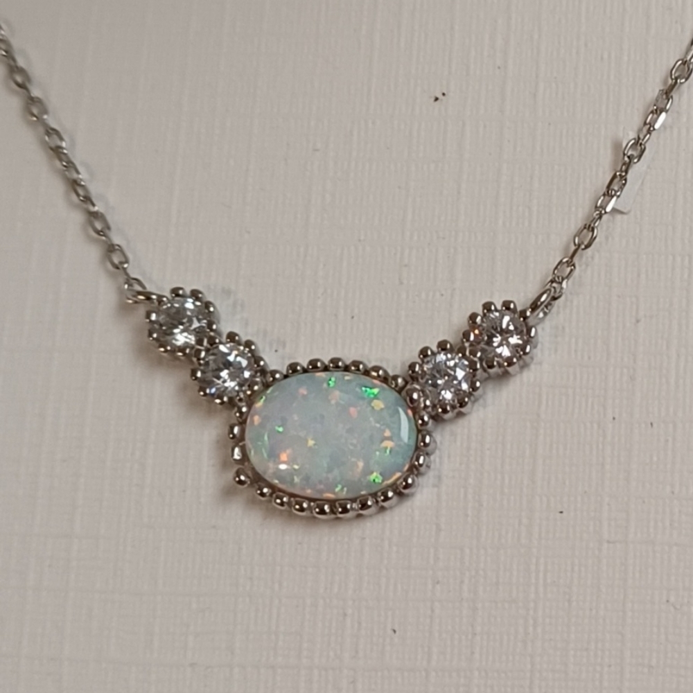 ISABELLA M STERLING SILVER OPAL GEMSTONE NECKLACEBRAND NEW IN BOX